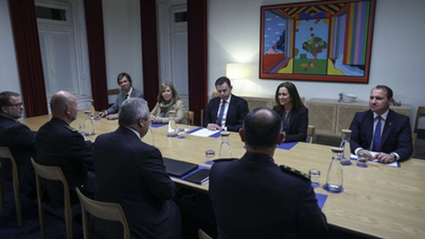 O primeiro-ministro reuniu-se ontem com as ministras da Justiça e da Administração Interna e as chefias das polícias.&nbsp; Foto&nbsp;MIGUEL A. LOPES/LUSA