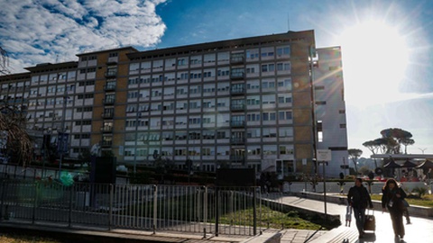 Papa Francisco está hospitalizado na Policlínica Gemelli de Roma.