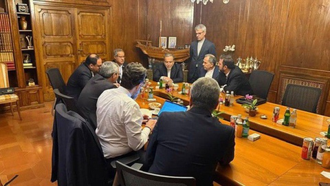 A comitiva iraniana em discussão com os EUA.&nbsp; Foto EPA/IRANIAN FOREIGN MINISTER MEDIA CHANNEL HANDOUT