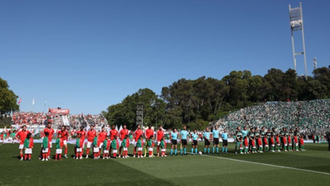 Os cinco adeptos já não puderam assistir ao jogo no estádio.&nbsp; &nbsp;Foto&nbsp;MIGUEL A. LOPES/LUSA