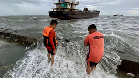 I tufão fez estragos na ilha filipina de Luzon. Foto EPA/FRANCIS R. MALASIG