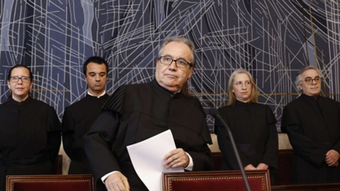 O presidente do Tribunal Constitucional, José João Abrantes, à chegada para a leitura pública da decisão relativa ao pedido de fiscalização requerida pelo Presidente da República sobre o regime jurídico de entrada, permanência, saída e afastamento de estrangeiros do território nacional.