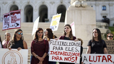 Em Lisboa também decorreu uma pequena manifestação conte a reforma da Lei Laboral.&nbsp; &nbsp;Foto&nbsp;FILIPE AMORIM/Lusa