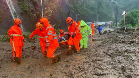 O tufão Ragasa já tinha feito 3 mortes e 5 desaparecidos nas Filipinas.&nbsp; &nbsp;Foto&nbsp;EPA/TUBA PUBLIC INFORMATION OFFICE