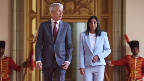 Há dois dias a presidente interina recebeu o Secretário de Estado da Energia dos EUA, Chris Wright.&nbsp; &nbsp;Foto&nbsp;MIGUEL GUTIÉRREZ/EFE/EPA
