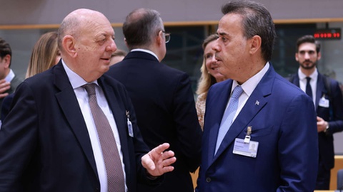 O ministro do Ambiente e Energia italiano, Gilberto Pichetto Fratin, acompanhado de Dan Jørgensen, Comissário Europeu da Energia.&nbsp;