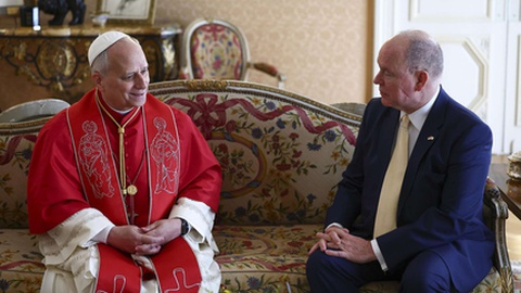 O líder da Igreja Católica foi recebido pelo príncipe Alberto II