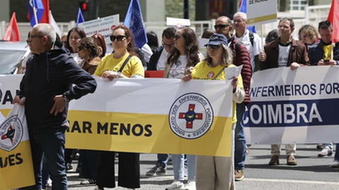 Enfermeiros protestam em Lisboa por aumentos salariais.