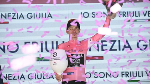 Jonas Vingegaard venceu a etapa e vestiu a camisola rosa da liderança.&nbsp; &nbsp;Foto&nbsp;LUCA ZENNARO/ANSA/EPA