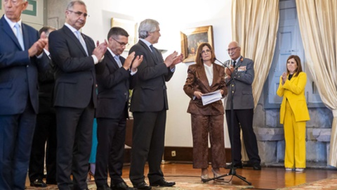 A reitora da Universidade dos Açores, Susana Mira Leal, usa da palavra durante a cerimónia de condecoração da Universidade dos Açores, no âmbito das Comemorações do 10 de Junho, Dia de Portugal, de Camões e das Comunidades Portuguesas.