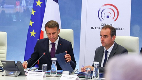 O primeiro-ministro francês, Sébastien Lecornu, ao lado de&nbsp;Emmanuel Macron.&nbsp;