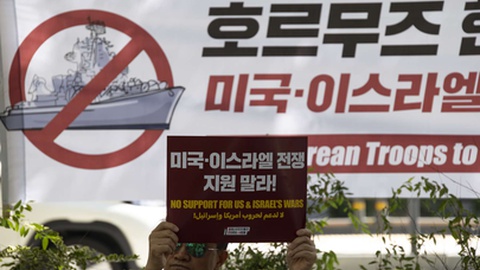 Na Coreia do Sul não demoraram os protestos contra a intenção de intervenção militar.&nbsp; &nbsp;Foto&nbsp;JEON HEON-KYUN/EPA