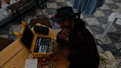 Sessão que será conduzida por Adrian Rigby e a sua 'caixa espacial musical'.