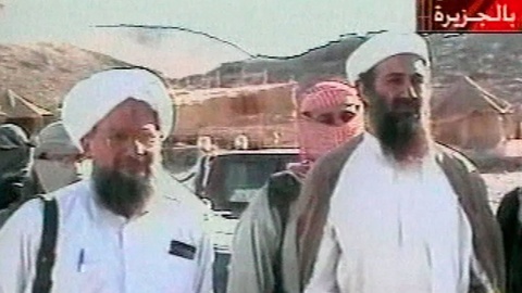 Ayman al-Zawahiri ao lado de&nbsp;Osama Bin Laden em 2001