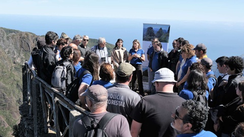 Susana Prada esteve, esta manhã, no Ninho da Manta (Pico do Areeiro) para se inteirar das acções em curso no âmbito do novo Projecto Life Freiras, iniciado em 2021.&nbsp;