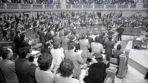 A Constituição da República Portuguesa resultou da Assembleia Constituinte, eleita por sufrágio universal, sem condicionamentos de estatuto social, educacional ou de género.