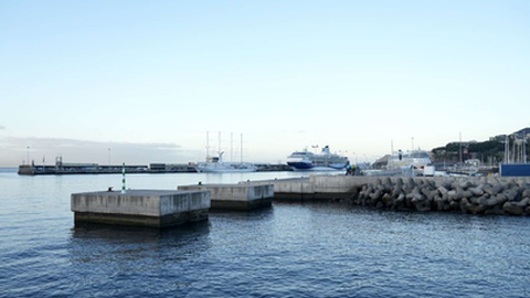 Para já são dois grandes navios de cruzeiro e um veleiro-cruzeiro.&nbsp; &nbsp;Foto DR/APRAM