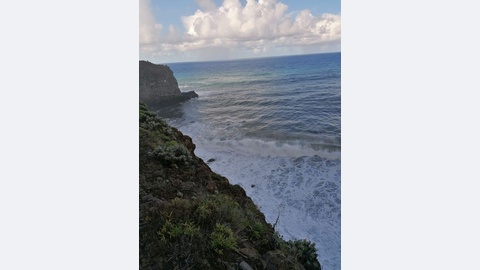 Buscas por jovem desaparecido no mar de São Jorge continuam