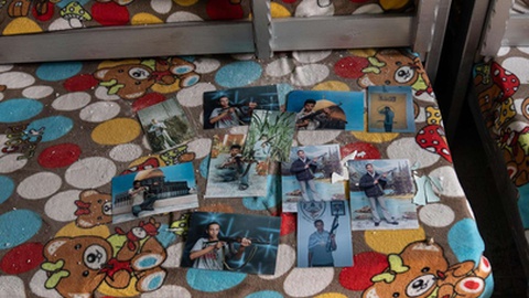 Fotos de "estudantes a treinar com AK-47 (Kalashnikov) foram encontradas pelos militares das Forças de Defesa de Israel em operações no sul de Khan Yunis.&nbsp; &nbsp;Foto DR/IDF/XTwitter