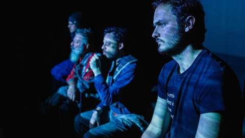 Miguel Duarte me primeiro plano durante uma peça de teatro.&nbsp; &nbsp;Foto DR/Miguel Duarte/XTwitter&nbsp;