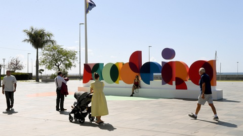 Partido diz que logótipo da marca Madeira é "virado para segmentos 'low cost' jovens".