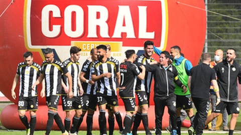 Nacional festejou num estádio sem adeptos.