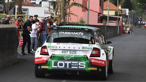 Depois da 'paragem' para o almoço, tanto na Boaventura (PEC 5), como na segunda passagem pelas Grutas de São Vicente (PEC 6), o actual campeão regional de ralis voltou a ser mais veloz.