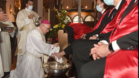 Cerimónia insere-se na Missa da Ceia do Senhor, cujo início está apontado para as 17h30, na Sé do Funchal.&nbsp;