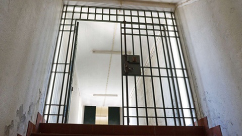 O arguido, já sem fato de Pai Natal, deu entrada no Estabelecimento Prisional da Cancela.