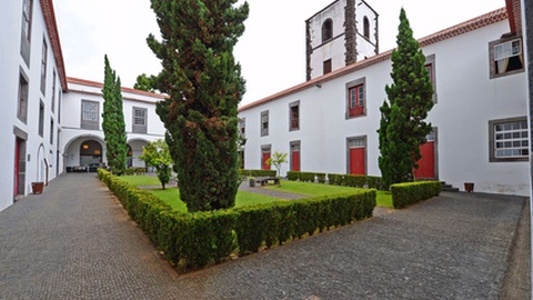 A Universidade da
Madeira é representada pelo ‘Madeira Guide’