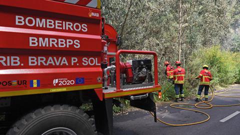 Na parte da manhã, os operacionais estiveram empenhados num incêndio no Jardim da Serra.