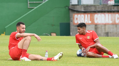 João Afonso (à esquerda) e Lucho Vega (à direita) realizaram ligeiro treino em Santo António. Fotos Hélder Santos/ASPRESS