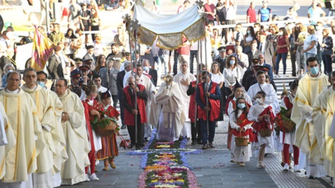 No ano passado, a procissão limitou-se à zona junto à Sé do Funchal.&nbsp;