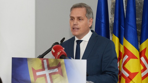 Face à ausência de Rui Barreto, coube a Teófilo Cunha representar o CDS na apresentação da coligação com o PSD. Foto Hélder Santos/Aspress