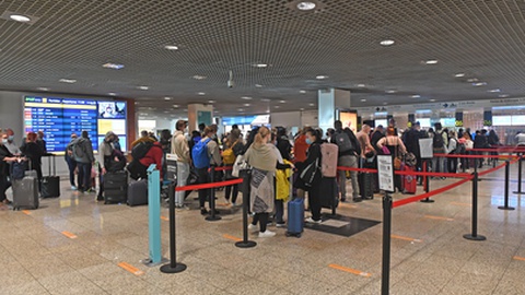 A maior demora no Aeroporto do Funchal é na zona do controlo de chegadas dos voos internacionais. Aqui na foto é nas partidas.&nbsp; Foto Arquivo/Aspress