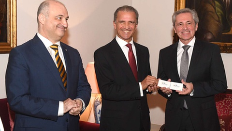 Os juízes Paulo Gouveia (Secção Regional da Madeira) e José Tavares (presidente do Tribunal de Contas), com o presidente da Assembleia. FOTO HÉLDER SANTOS/ASPRESS