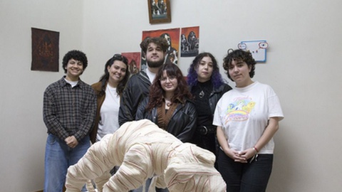 O seis jovens artistas.&nbsp;