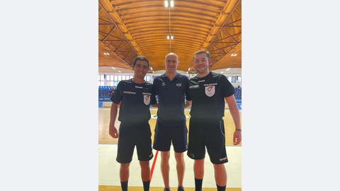 Eduardo Guimarães e o madeirense António Santa Clara ao lado de um delegado da EHF. Foto DR