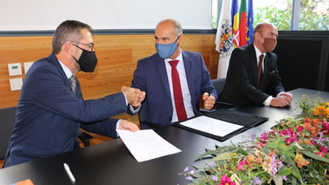 Miguel Branco e Jorge Carvalho a selar a parceria.&nbsp; &nbsp;