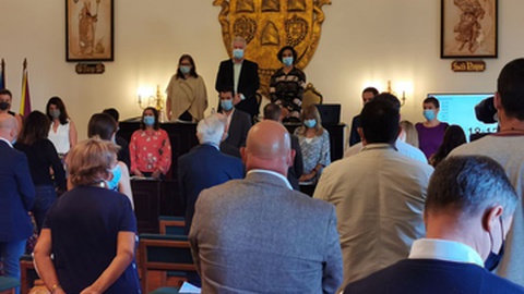 Minuto de silêncio pelo falecimento de Júlio Menezes Gouveia, funcionário da autarquia durante 30 anos e director do Departamento de Urbanismo.