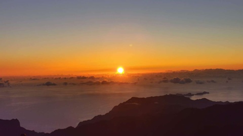 Ao raiar do sol deste domingo e ao pôr do sol vão ser os melhores momentos para enfrentar o astro.