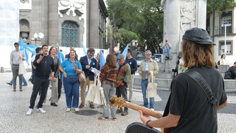Na campanha houve tempo para cantar e dançar.
