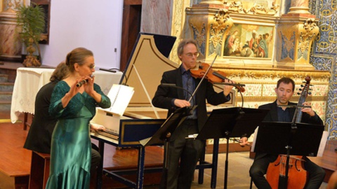 Os
músicos foram ovacionados de pé e brindaram o público com mais uma obra de
Handel.&nbsp; FOTOS RUI SILVA/ASPRESS