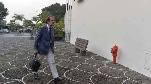 Albuquerque à entrada esta manhã no Parlamento para a votação da moção de censura.