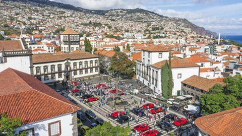 Vinte Ferraris ficam até às 23 horas no Largo do Colégio. Foto André Ferreira/CMF