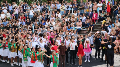Evento
promovido pela Secretaria Regional de Educação, Ciência e Tecnologia, através
da Direcção de Serviços de Educação Artística da Direcção Regional de Educação começou ontem