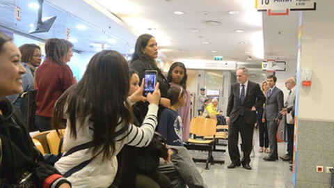 O presidente da
AIMA visitou, este mês, o balcão de atendimento desta agência na Loja do
Cidadão, no Funchal