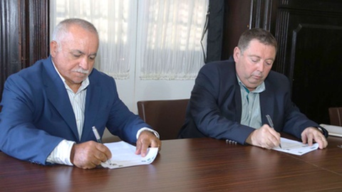 O protocolo foi assinado por Ricardo Nascimento, presidente da Câmara Municipal da Ribeira Brava, e&nbsp;Avelino Abreu, vice-presidente da Associação&nbsp;Humanitária dos Bombeiros Voluntários da Ribeira Brava e Ponta do Sol.