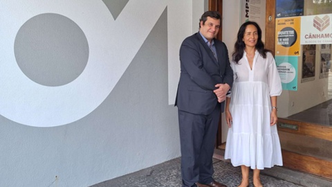 Susana Neves acompanhada de Avelino Oliveira,&nbsp;presidente do Conselho Directivo Nacional da Ordem dos Arquitectos.