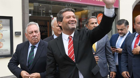 Após a conferência de imprensa, André Ventura iniciou a 'arruada' pela Rua do Aljube e Avenida Arriaga sem a companhia de Miguel Castro, que só mais tarde se juntou ao 'cortejo'.&nbsp;